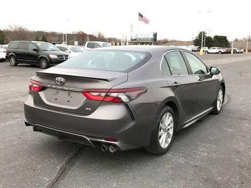 Used 2022 Toyota Camry SE image 4