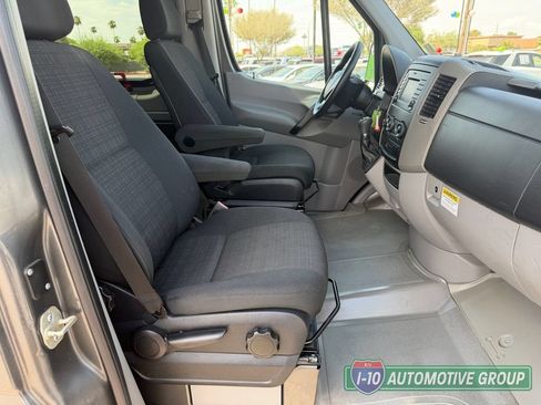 Used 2015 Mercedes-Benz Sprinter 2500 image 32