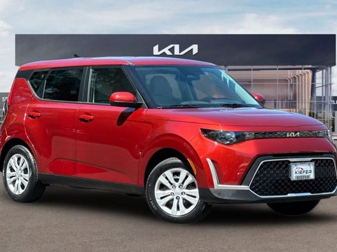 Certified 2025 Kia Soul LX FWD image 2