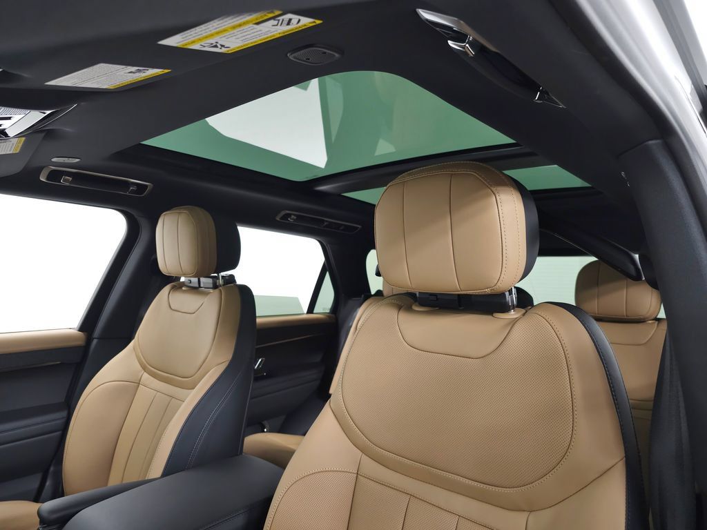 New 2026 Land Rover Range Rover Sport Dynamic SE AWD/4WD image 16