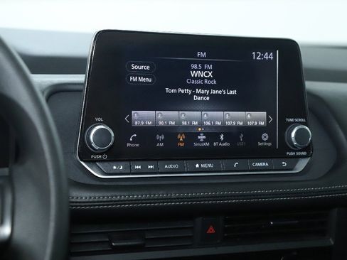 Used 2024 Nissan Rogue S image 25