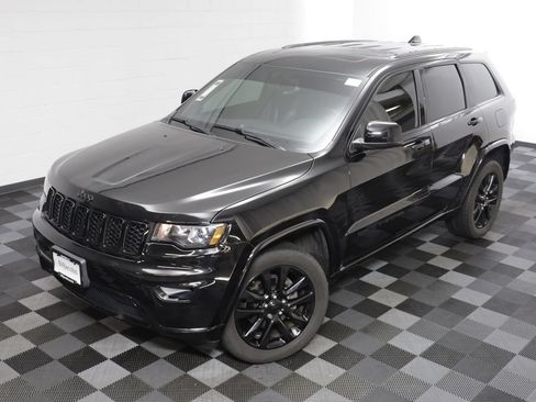 Used 2019 Jeep Grand Cherokee Altitude AWD/4WD image 2