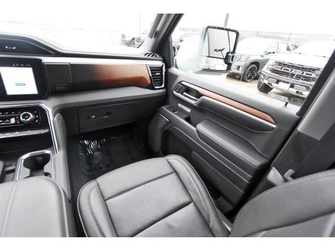 Used 2025 GMC Sierra 1500 Denali w/ Denali Reserve Package AWD/4WD image 10