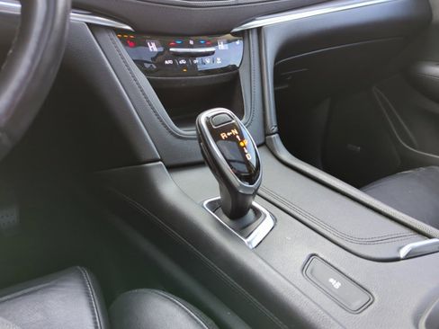 Used 2017 Cadillac XT5 Luxury image 24