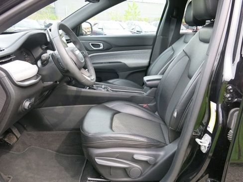 Used 2024 Jeep Compass Latitude AWD/4WD image 15
