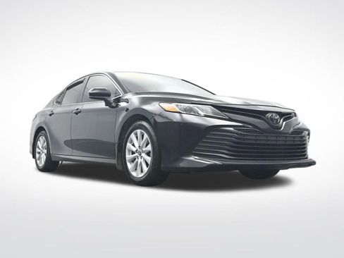 Used 2019 Toyota Camry LE image 34