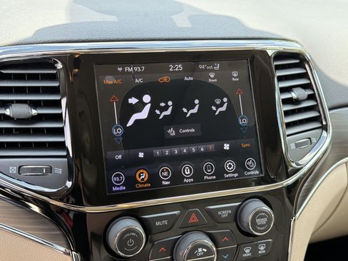 Used 2020 Jeep Grand Cherokee Limited w/ Luxury Group II AWD/4WD image 34