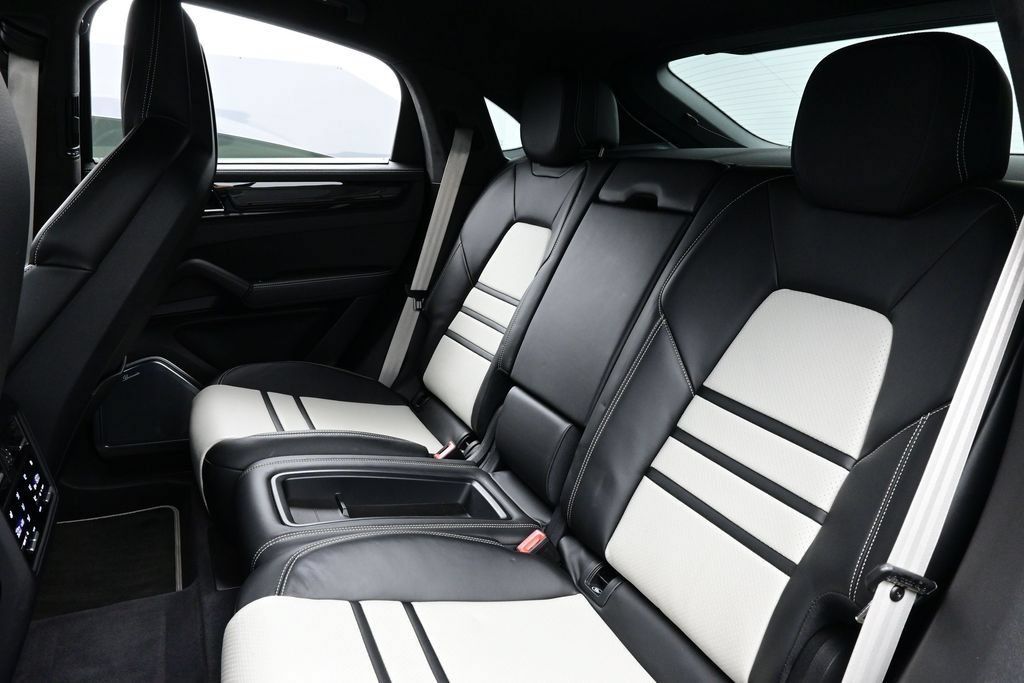 Certified 2023 Porsche Cayenne Turbo GT AWD/4WD image 14