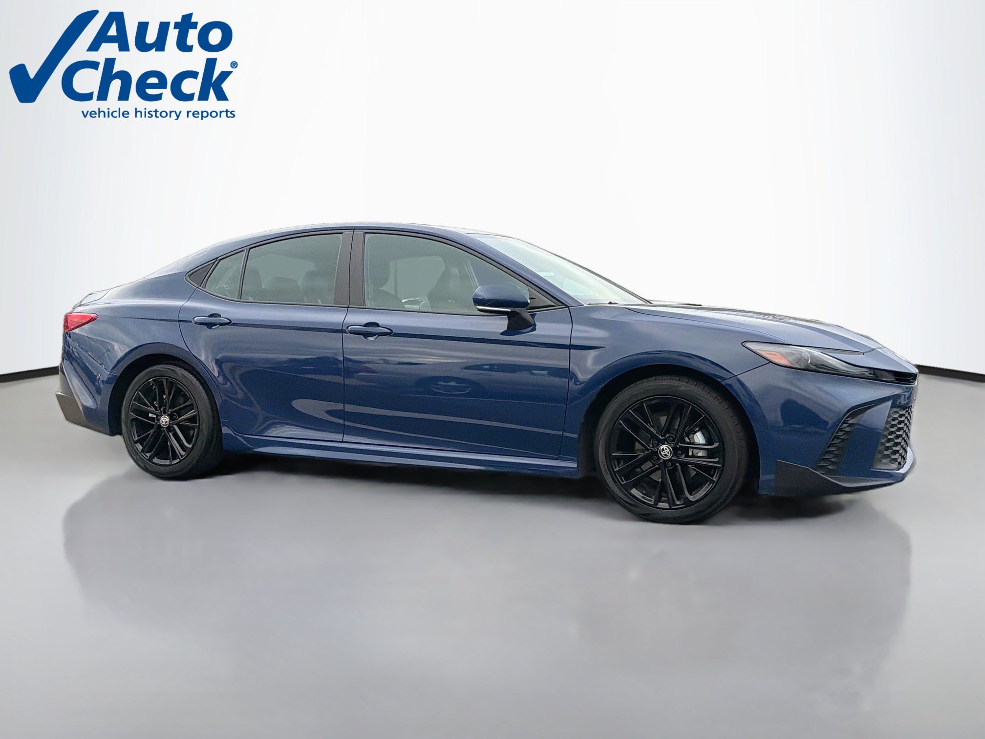 Certified 2025 Toyota Camry SE FWD image 1