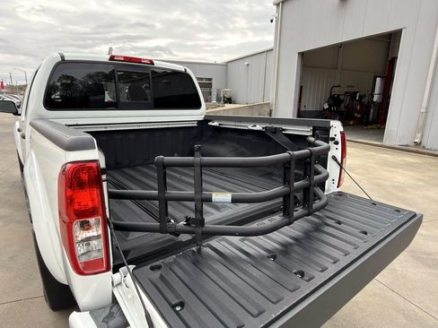 Used 2018 Nissan Frontier SV w/ Value Truck Package image 9
