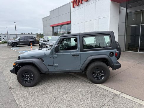 Used 2025 Jeep Wrangler Sport AWD/4WD image 3