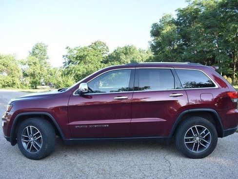 Used 2018 Jeep Grand Cherokee Limited AWD/4WD image 3