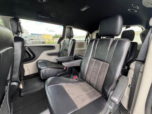 Used 2020 Dodge Grand Caravan SXT FWD image 11