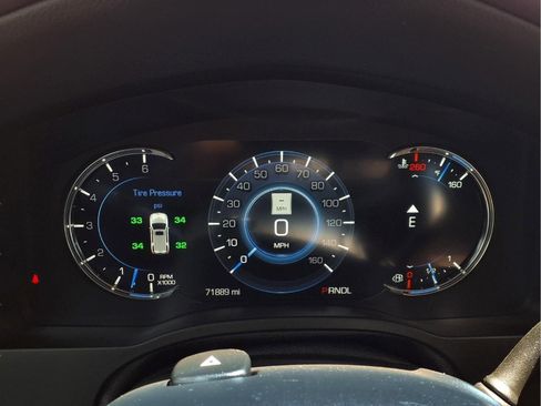 Used 2019 Cadillac Escalade Luxury RWD image 18
