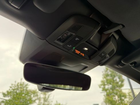 Used 2025 Porsche 911 Carrera image 17