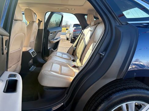Used 2017 Jaguar F-PACE Prestige image 19