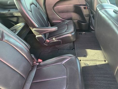 Used 2025 Chrysler Pacifica Select FWD image 19