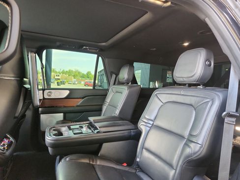 Used 2019 Lincoln Navigator Reserve AWD/4WD image 17