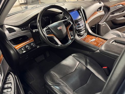 Used 2019 Cadillac Escalade ESV Premium Luxury image 19