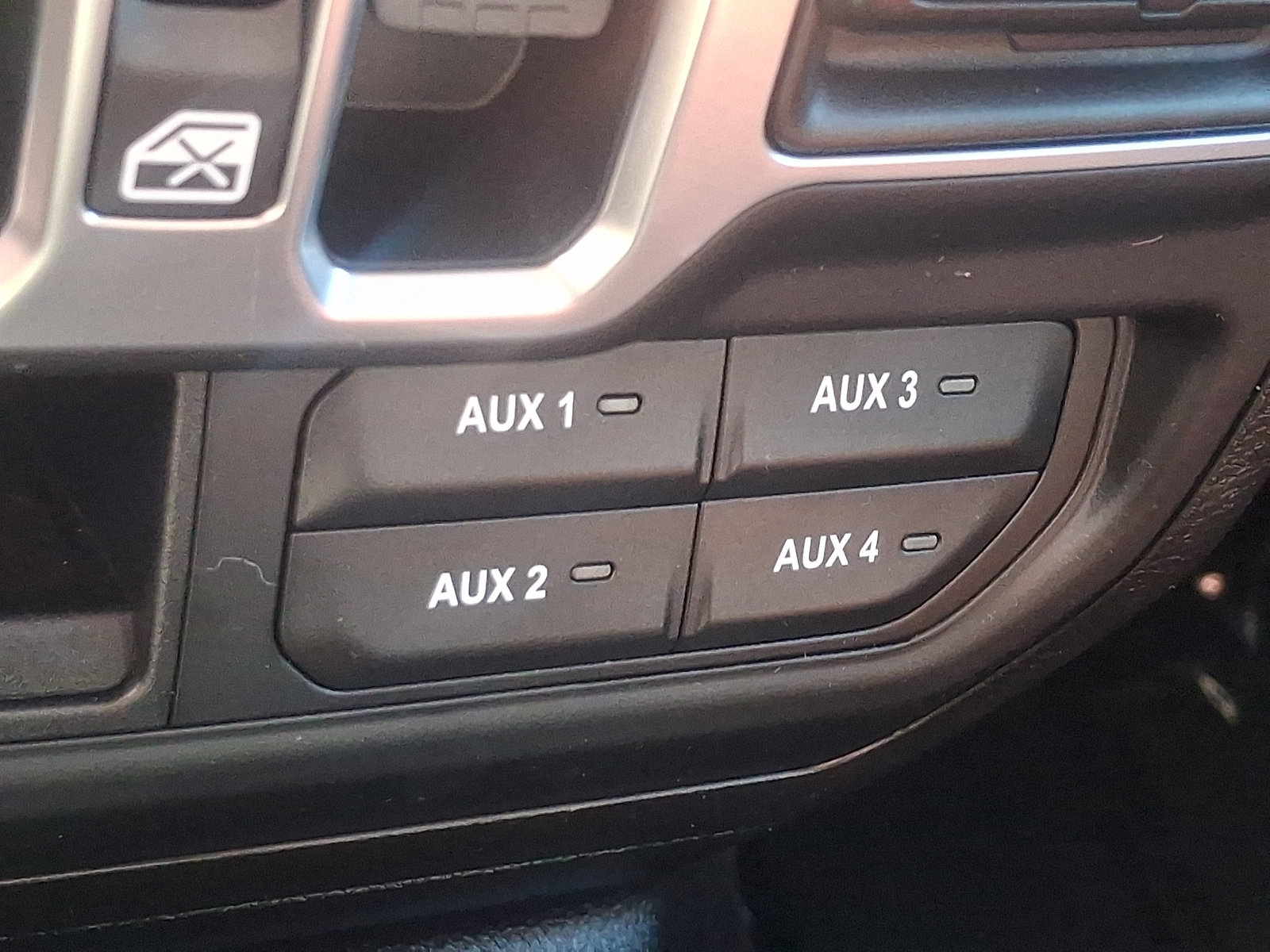 Used 2018 Jeep Wrangler Unlimited Sahara w/ LED Lighting Group AWD/4WD image 24