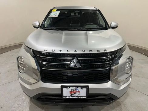 Used 2022 Mitsubishi Outlander ES image 6