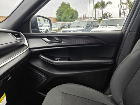 New 2025 Jeep Grand Cherokee Laredo X image 14