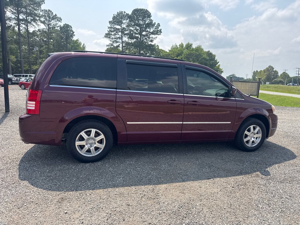 Used 2009 Chrysler Town & Country Touring FWD image 12