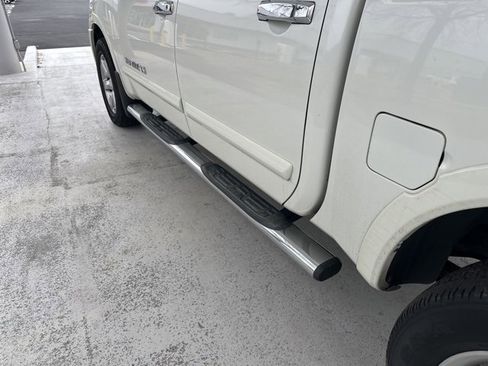 Used 2014 Nissan Titan SL w/ SL Moonroof Package image 10