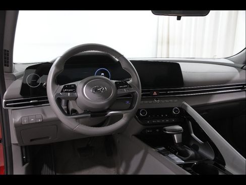 Certified 2023 Hyundai Elantra SEL w/ Convenience Package FWD image 6