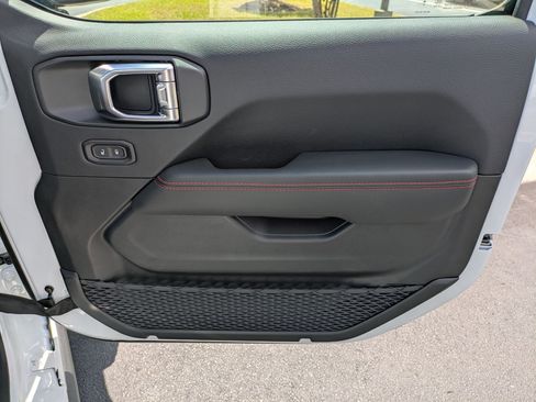 New 2025 Jeep Wrangler Rubicon w/ Technology Group image 38