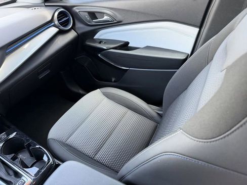 Certified 2024 Chevrolet Trax LT w/ LT Convenience Package FWD image 17