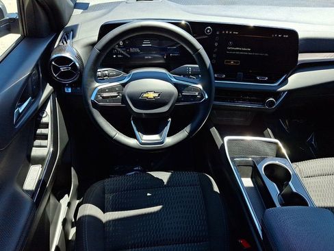 Certified 2025 Chevrolet Equinox LT FWD image 11