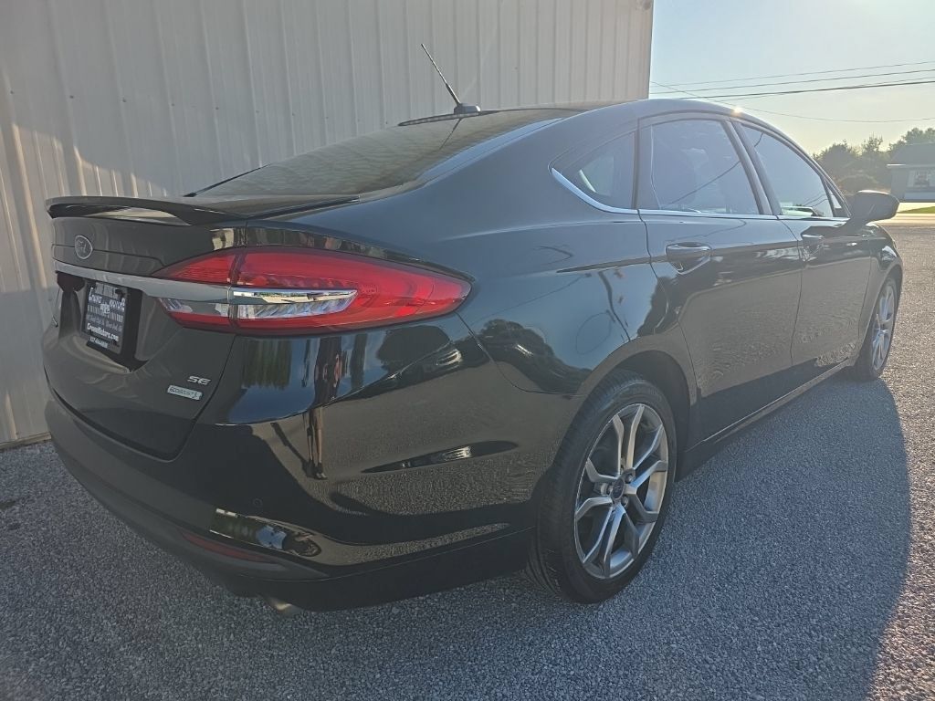 Used 2017 Ford Fusion SE w/ Equipment Group 201A FWD image 5