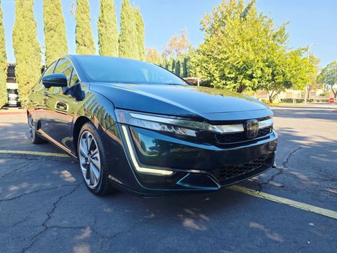 Used 2018 Honda Clarity Plug-In Hybrid image 1