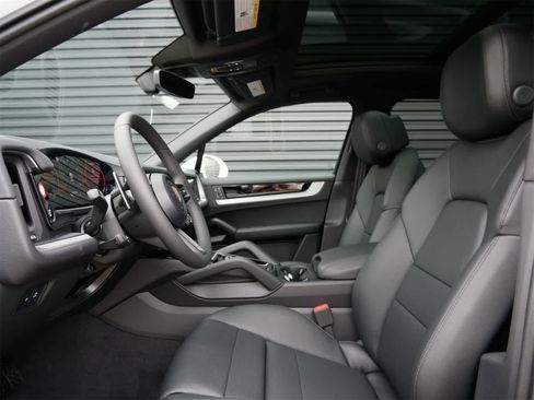 New 2026 Porsche Cayenne image 5