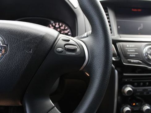 Used 2019 Nissan Pathfinder S AWD/4WD image 13