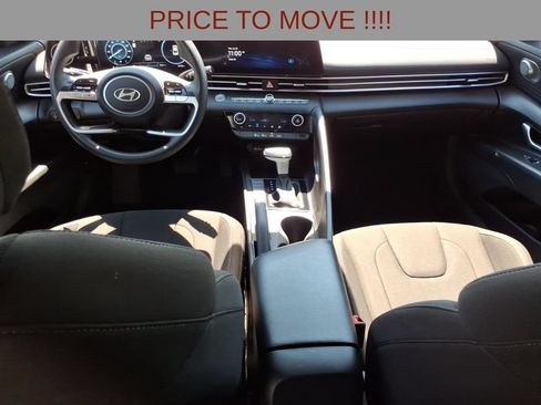 Used 2024 Hyundai Elantra SEL FWD image 11