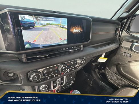 Used 2025 Jeep Gladiator Mojave w/ Safety Group AWD/4WD image 22
