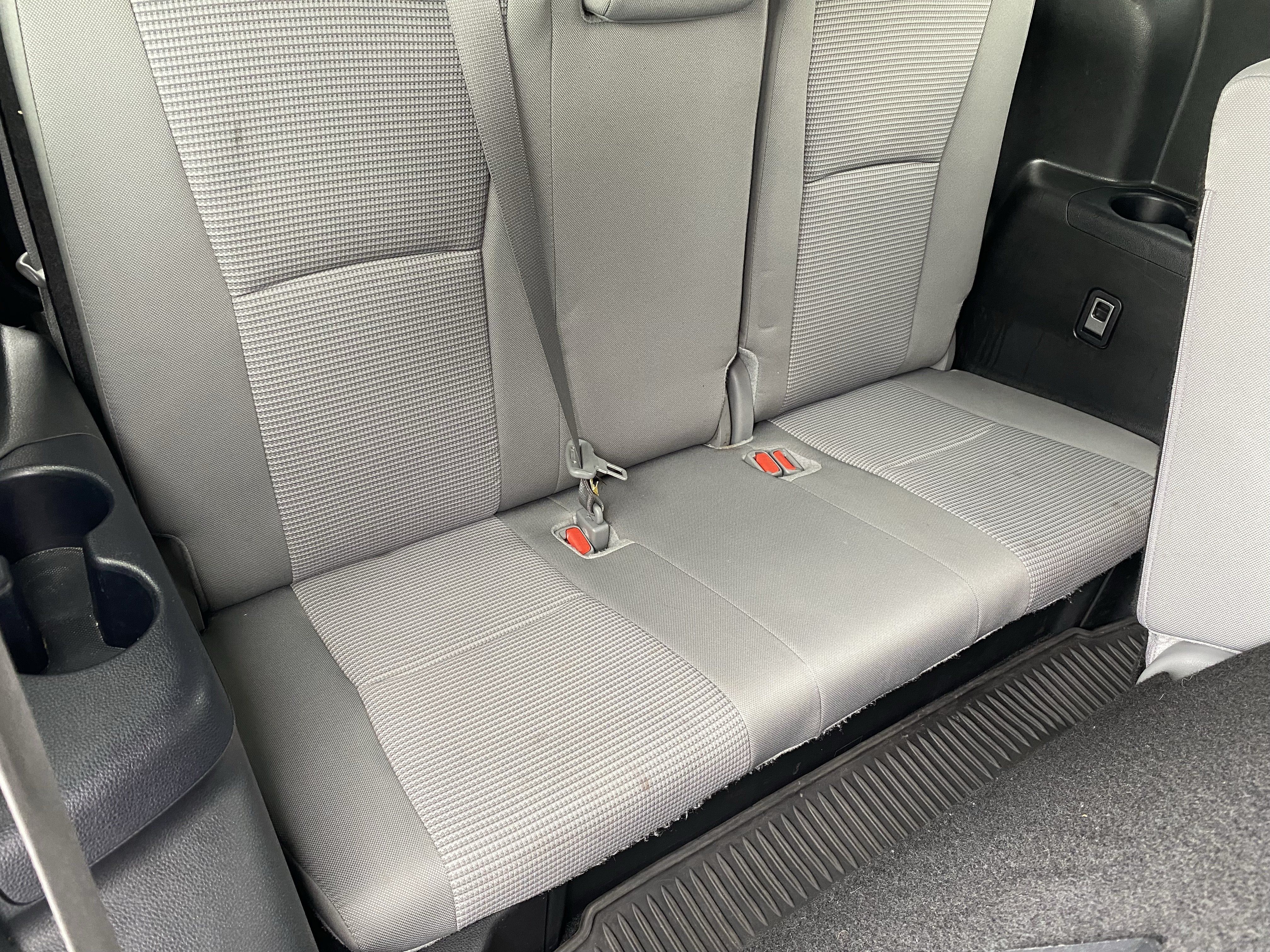 Used 2024 Toyota Highlander LE FWD image 14