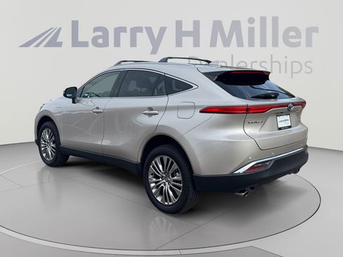 Used 2021 Toyota Venza XLE w/ Softex Package AWD/4WD image 3