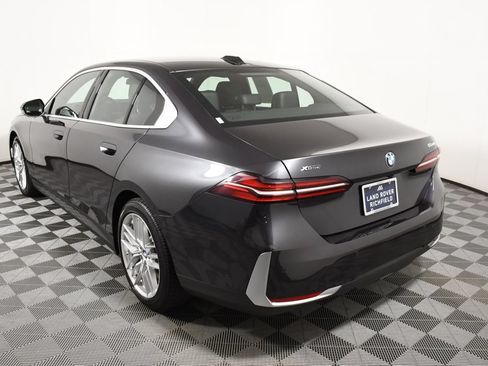 Used 2024 BMW 530i xDrive AWD/4WD image 4