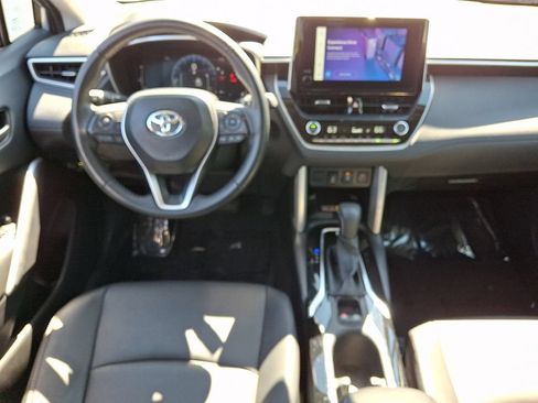 Certified 2025 Toyota Corolla Cross XLE FWD image 12