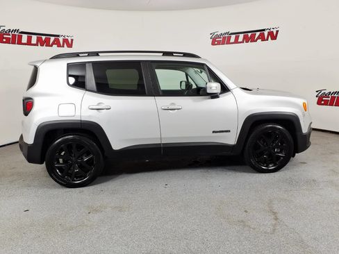 Used 2017 Jeep Renegade Altitude FWD image 4