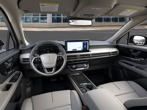 Used 2026 Lincoln Corsair Premiere image 9