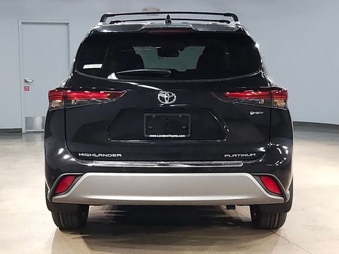 New 2026 Toyota Highlander Platinum AWD/4WD image 6