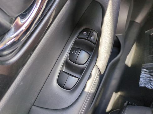 Used 2020 Nissan Rogue SV FWD image 18