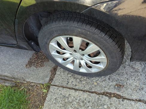 Used 2013 Toyota Corolla LE FWD image 5