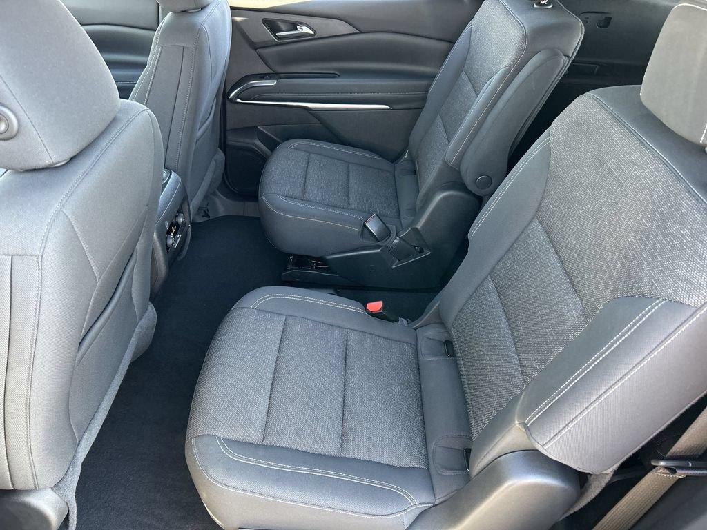Used 2025 Chevrolet Traverse LT FWD image 25