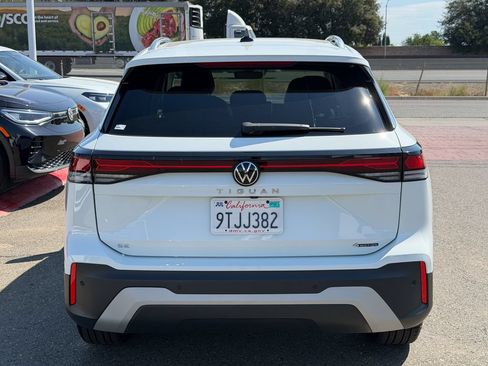 Certified 2025 Volkswagen Tiguan SE AWD/4WD image 8