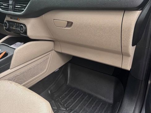 Used 2021 Ford Escape Titanium image 6